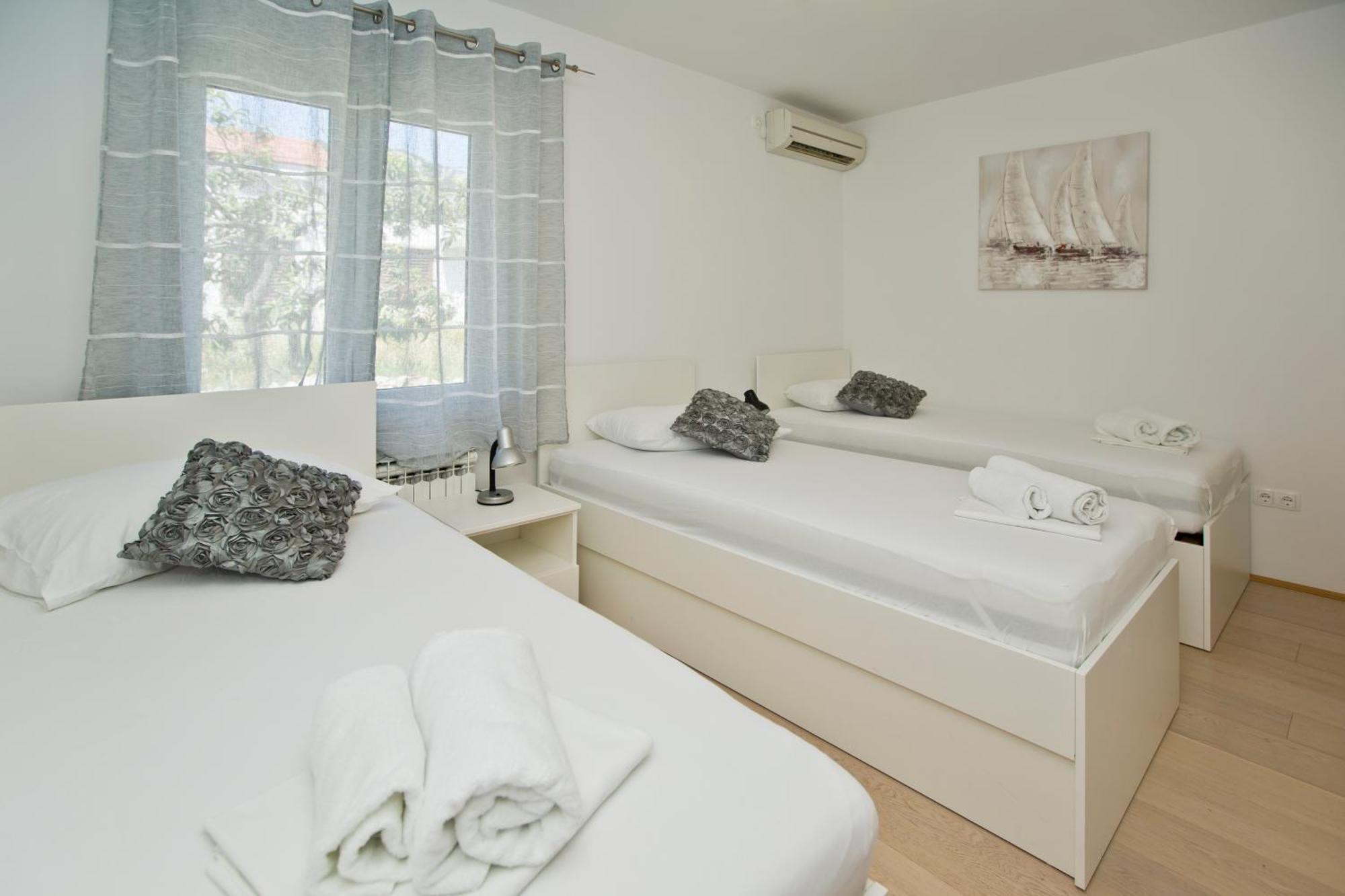 Luka'S Lodge Guesthouse & Hostel Hvar Town Eksteriør bilde