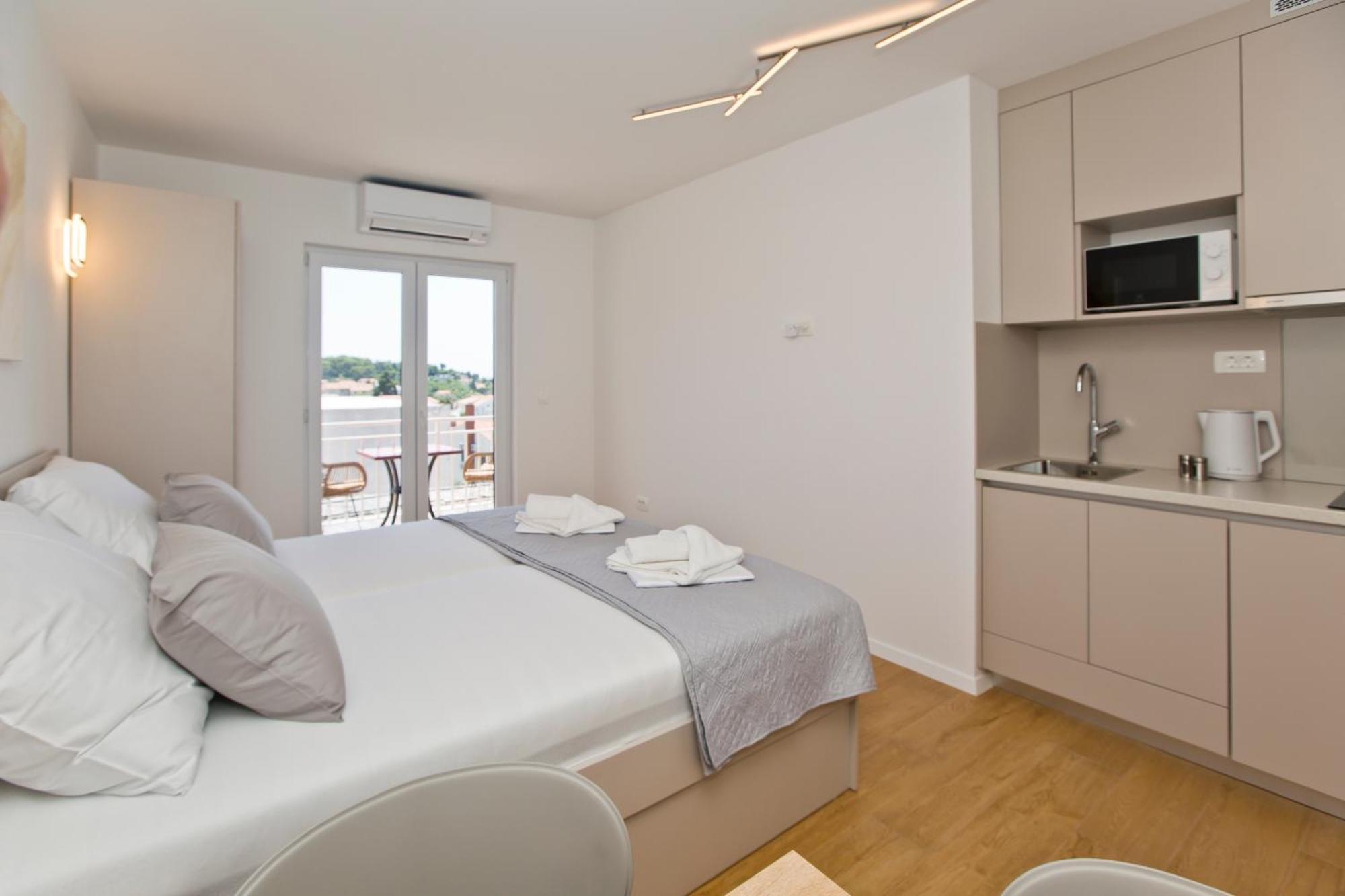 Luka'S Lodge Guesthouse & Hostel Hvar Town Eksteriør bilde