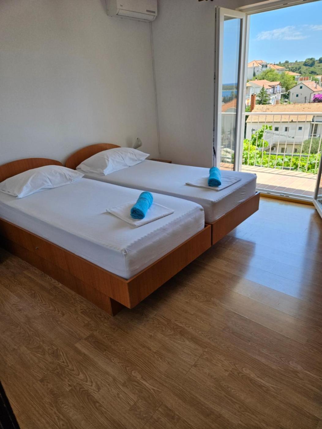 Luka'S Lodge Guesthouse & Hostel Hvar Town Eksteriør bilde